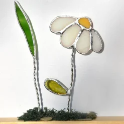 Sonnenfänger - Wandbild - Holzrahmen mit Blume und Schmetterling aus Buntglas mit Glaskristall