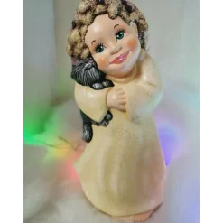 Süsser Engel mit Schmusekätzchen