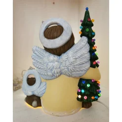 Süsser Engelbengel mit Tanne zum Beleuchten