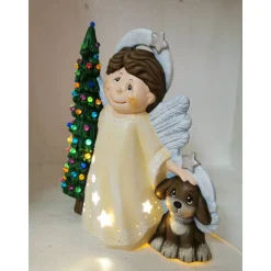 Süsser Engelbengel mit Tanne zum Beleuchten