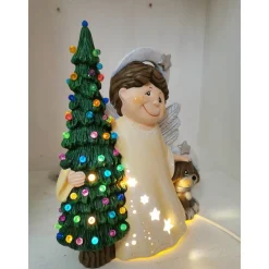 Süsser Engelbengel mit Tanne zum Beleuchten