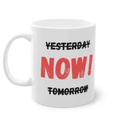 Statement-Tasse „Yesterday – NOW! – Tomorrow“ | Motivationsbecher für Alltag & Büro