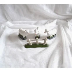 Stehendes Schaf aus Keramik von Hand bemalt