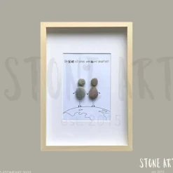 Steinbild „Die Welt ist schön, weil Du mit drauf bist“ – Personalisiertes Geschenk mit Spruch & individueller Rahmenwahl