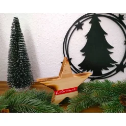 Stern aus Fichtenholz, rustikal geflammt mit rotem Satinband 