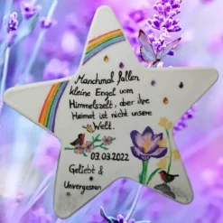 Sternenglanz auf der Blumenwiese - Einzigartige Grabdeko für unvergessliche Momente