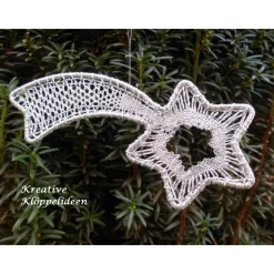 Sternschnuppe mit Klöppelarbeit silberfarben im Metallrahmen Weihnachtsdeko hängend