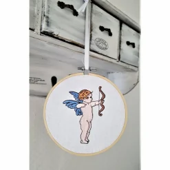 Stickbild im Rahmen Engel mit Bogen oder Flöte GESTICKT Leinen.