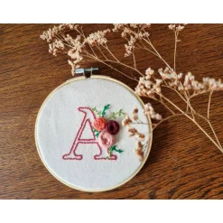Stickbild Monogramm / Initialen - personalisiertes Geschenk zur Geburt ( 15 cm Rahmen)