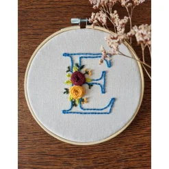 Stickbild Monogramm / Initialen - personalisiertes Geschenk zur Geburt ( 15 cm Rahmen)