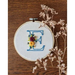 Stickbild Monogramm / Initialen - personalisiertes Geschenk zur Geburt ( 15 cm Rahmen)