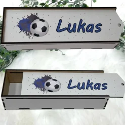 Stiftebox aus Holz personalisiert | Geschenk Einschulung| Federmäppchen Stifte Etui | Stifthalter Fussball Blau
