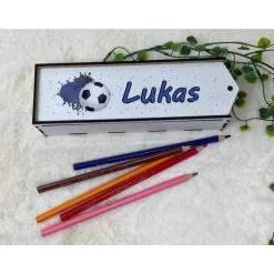 Stiftebox aus Holz personalisiert | Geschenk Einschulung| Federmäppchen Stifte Etui | Stifthalter Fussball Blau
