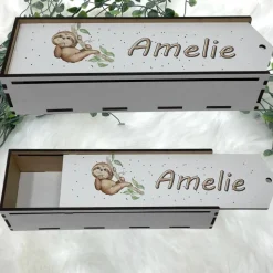 Stiftebox aus Holz personalisiert | Geschenk Einschulung| Federmäppchen Stifte Etui | Stifthalter Faultier