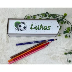 Stiftebox aus Holz personalisiert | Geschenk Einschulung| Federmäppchen Stifte Etui | Stifthalter Fussball Blau
