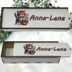Stiftebox aus Holz personalisiert | Geschenk Einschulung| Federmäppchen Stifte Etui | Stifthalter Katze