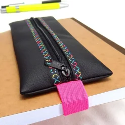 StifteMäppchen mit Gummiband, Kunstleder schwarz, regenbogen bunt Ziernähte, A5 Planer