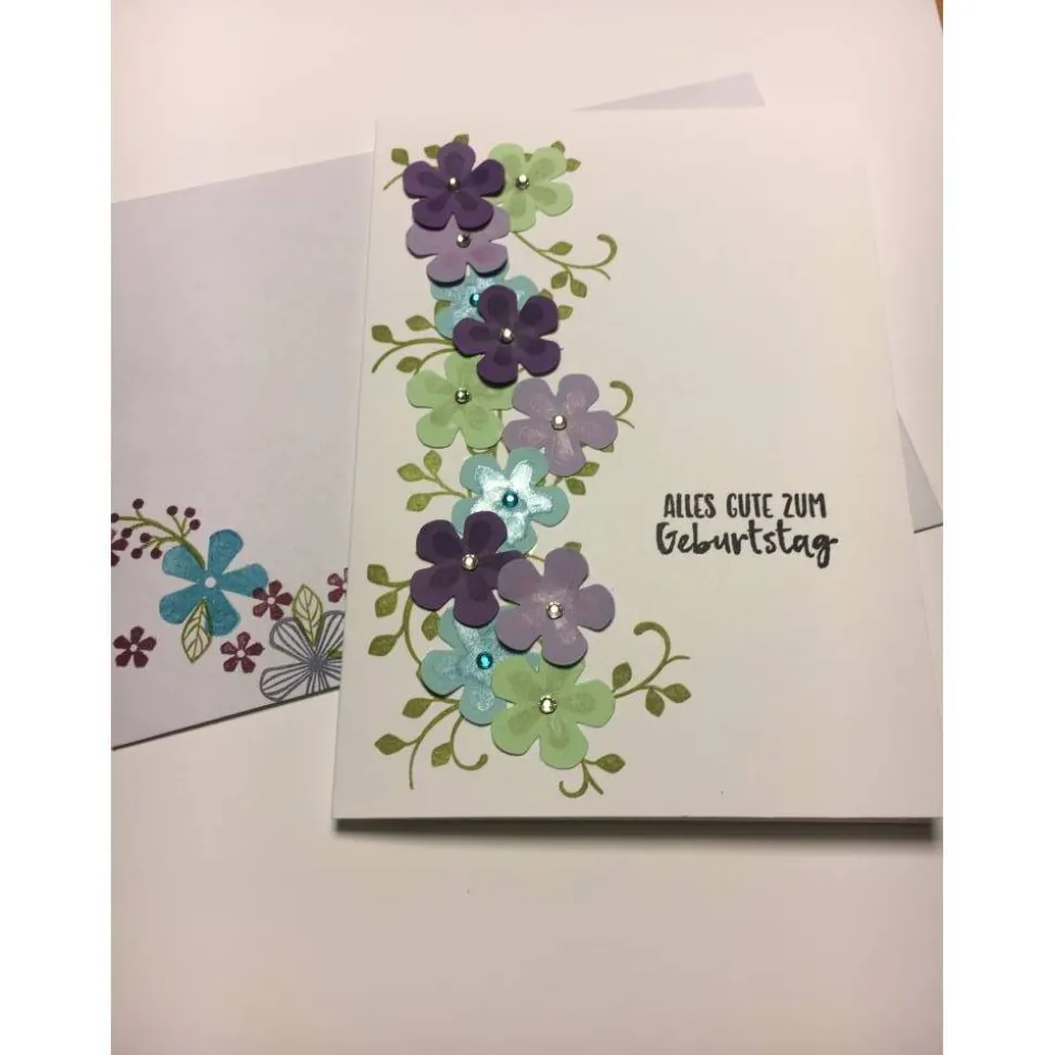 Stilvolle Geburtstagskarte mit Grußtext  mit Weiß/Flieder/Türkis Grünen Blüten  Handarbeit Stampin'Up!