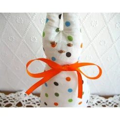 Stoffhase Dotty-Langohr mit bunten Punkten genäht von Hobbyhaus