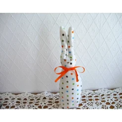 Stoffhase Dotty-Langohr mit bunten Punkten genäht von Hobbyhaus