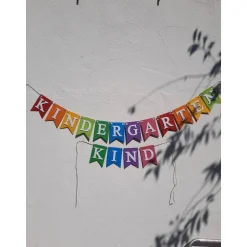 Supercoole Girlande zum Kindergarten Start Bunte Farben mit dem Schriftzug Kindergartenkind handgefertigt