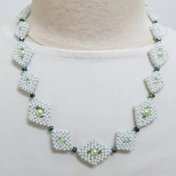 „Sweet Mint Mirage – Handgefertigtes Collier zwischen Büro & Ball