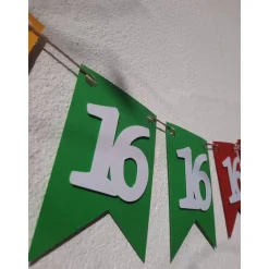 Sweet Sixteen! Endlich 16! Super schöne Girlande zum 16. Geburtstag.