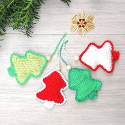 Tannenbaumanhänger, Christbaumschmuck, gehäkelt 100 % Baumwolle / als Dekoration zu Weihnachten, Türschmuck, Adventschmu