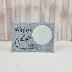 Tassenteppich Winterzeit – Handgefertigter MugRug Untersetzer | Geschenkidee & Dekoration