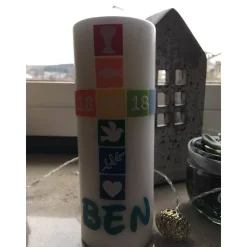Taufkerze Kreuz in Regenbogenfarben