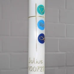 Taufkerze mit Kreuz und den christlichen Symbolen Herz, Wasser und Fisch in gold auf 3 Kacheln, handverziert, elfenbein