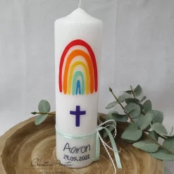 Taufkerze mit Regenbogen, Kreuz und Schleifenbänder, klassische Kerze -personalisiert-