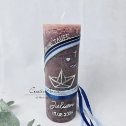 Taufkerze Rustikkerze Junge - mit Segelboot, Regenbogen und christlichen Symbolen