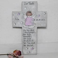 Taufkreuz Mädchen | Personalisiertes Kinderkreuz Schutzengel silbergrau-weiß | Handgemachtes Patengeschenk