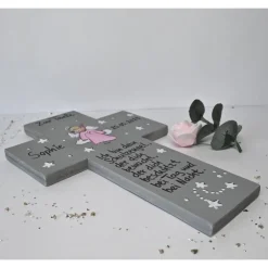 Taufkreuz Mädchen personalisiert – Schutzengelkreuz aus Holz – Einzigartiges Taufgeschenk zur Geburt, Taufe & mehr