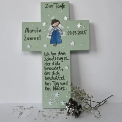 Taufkreuz personalisiert – Handbemaltes Holzkreuz mit Schutzengel & Spruch als Taufgeschenk für Jungen
