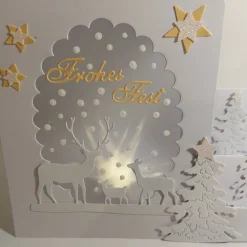 Teelichtkarte versandfertig Weiße Aufstell-Weihnachtskarte Winterwald mit Hirschfamilie