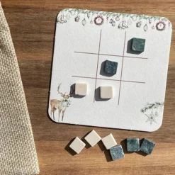 Tic Tac Toe – Weihnachtsedition im Miniformat (inkl. Spielplan, Marmorsteine & Baumwollsäckchen)