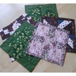 Tischdecke 40x40cm – Mitteldecke Weihnachten Patchwork Baumwollwebware festlich glänzend