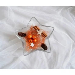 Tischdeko. Glasschale in Sternform mit Weihnachtsdeko in kupfer