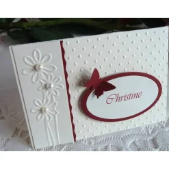 Tischkarte/Platzkarte zur Hochzeit in cremeweiß/weinrot mit Namensschild