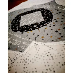 Tischläufer Weihnachtsornament – Patchwork Einzelstück aus Baumwolle für Advent & Weihnachten