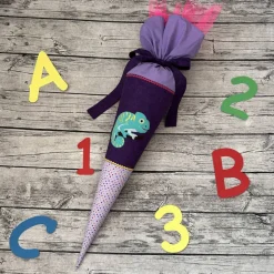 tolle Schultüte / Zuckertüte in Lila Flieder mit Chamäleon Amazonas