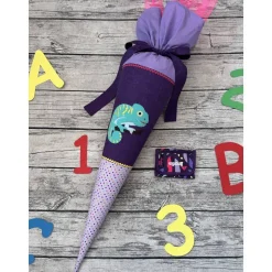 tolle Schultüte / Zuckertüte in Lila Flieder mit Chamäleon Amazonas