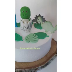 Tortendeko Dino aus den Ei  Urzeittier Tortenaufleger Fondantfigur Zuckerfigur