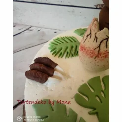Tortendeko Dino aus den Ei  Urzeittier Tortenaufleger Fondantfigur Zuckerfigur