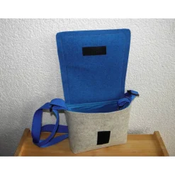 Trachtentasche, Dirndltasche, Unikat, aus Wollfilz in hellmeliert und blau, Upcycling, Kaffeekapsel, Umhängetasche, Oktoberfest, handgemacht von Dieda