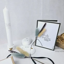 Trauerset - Trauerbox mit Karte, Erinnerungssteine, Kerzenständer und Erinnerungskerze mit Spruch und Blumen dekoriert