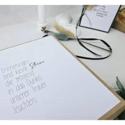Trauerset - Trauerbox mit Karte, Erinnerungssteine, Kerzenständer und Erinnerungskerze mit Spruch und Blumen dekoriert