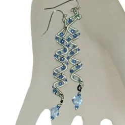 Traumhafte funkelnde lange Ohrringe blau handmade Spiralperle silberfarben Brautschmuck Schlangenperle